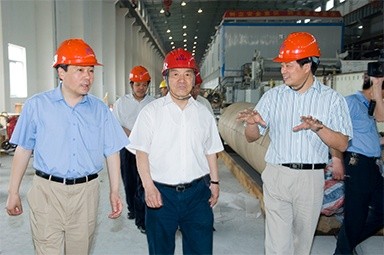 2007年5月25日，时任全国政协常委、经济委员会副主任、中国包装结合会会长石万鹏一行来公司视察