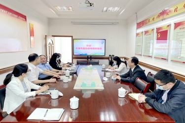 平湖市政协主席何健莅临888集团电子游戏(中国游)有限公司官网纸业全资子公司平湖景包调研走访